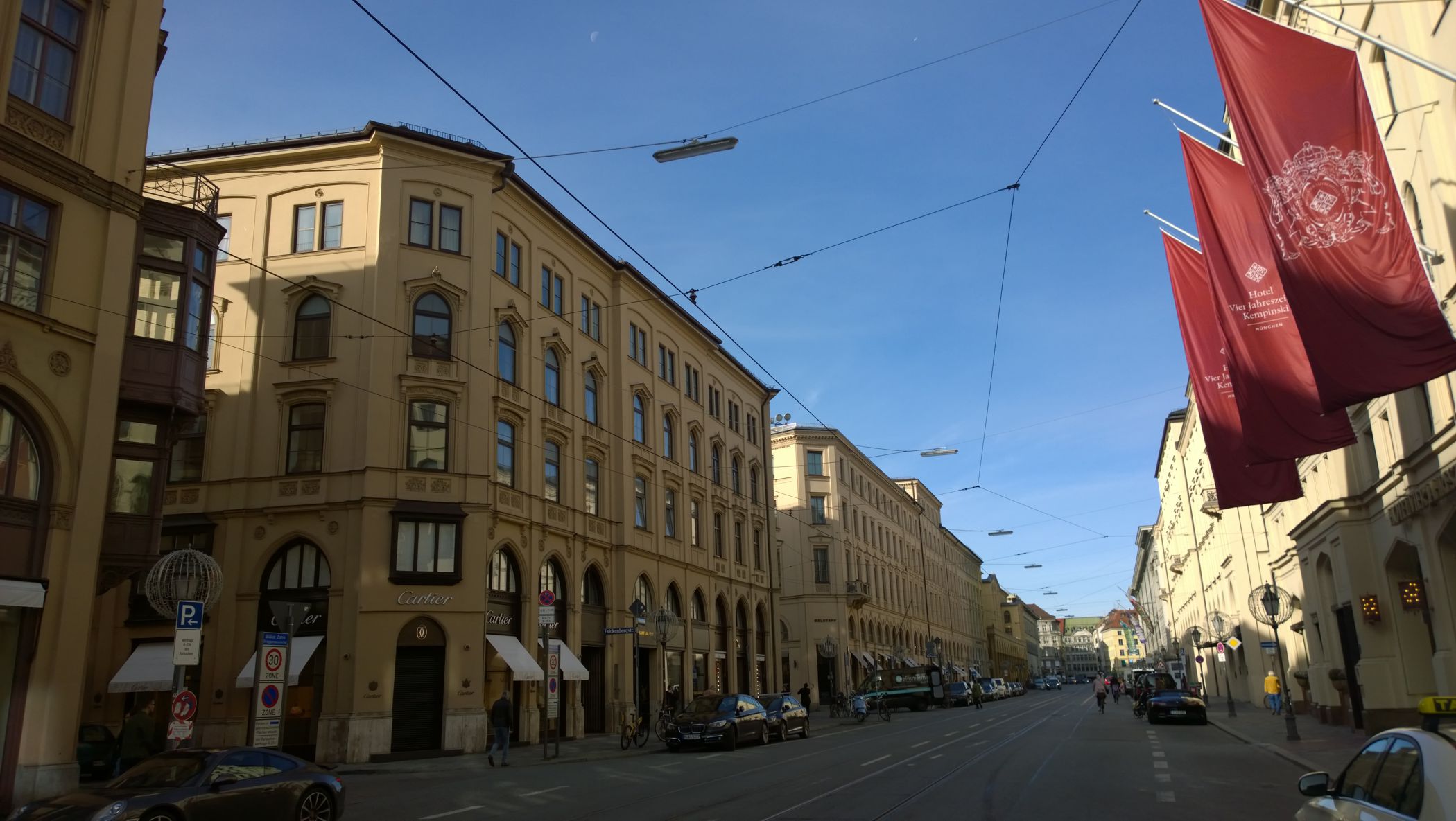 Die Maximilianstraße in München, Standort der Praxis